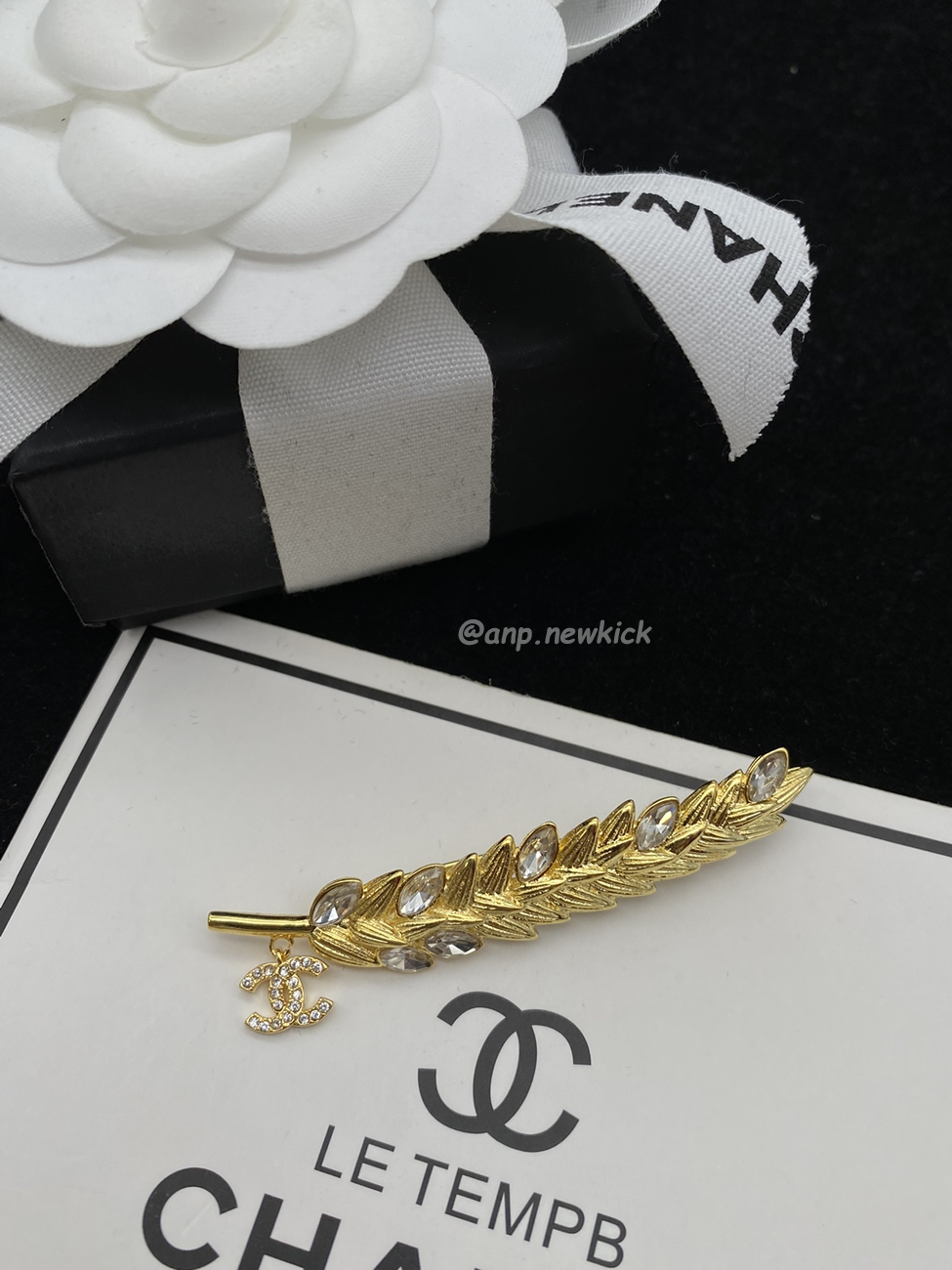 Chanel Glass Pearl Cc Gold Brooch (13) - www.newkick.vip